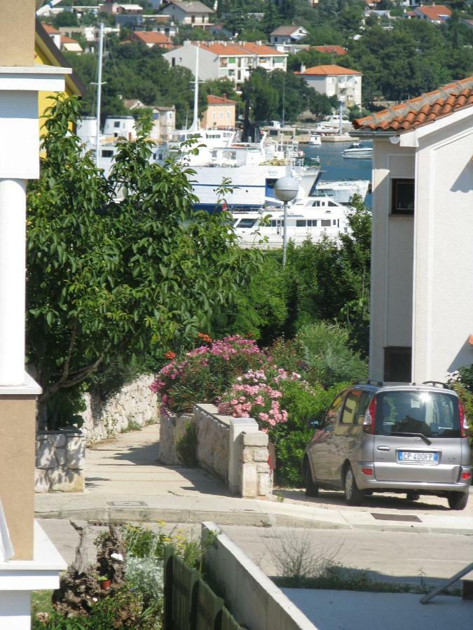 Apartments Toic Cres Rum bild