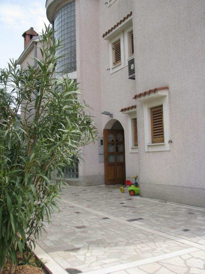Apartments Toic Cres Rum bild