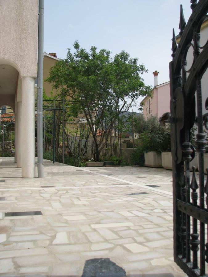 Apartments Toic Cres Rum bild